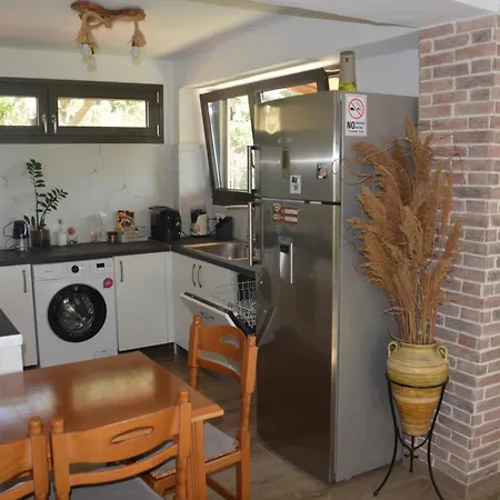 Thalantheia House